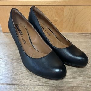 Collection Clarks Women's 7 pumps